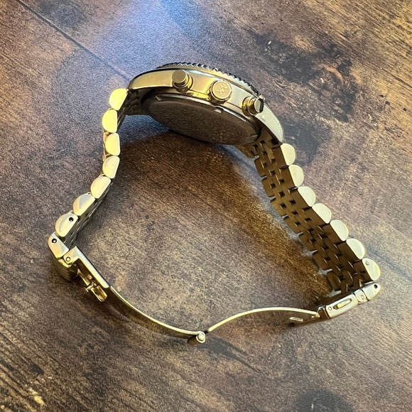 Michael Kors Gold Watch - Picture 2 of 6